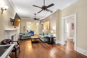 Bananas Foster by Brightwild Epic Guesthouse