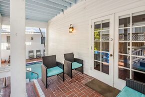 Bananas Foster by Brightwild Epic Guesthouse