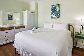 Bananas Foster by Brightwild Epic Guesthouse