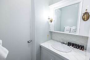 Bananas Foster by Brightwild Epic Guesthouse