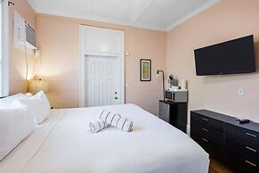 Bananas Foster by Brightwild Epic Guesthouse