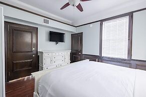 Bananas Foster by Brightwild Epic Guesthouse