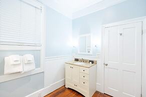 Bananas Foster by Brightwild Epic Guesthouse