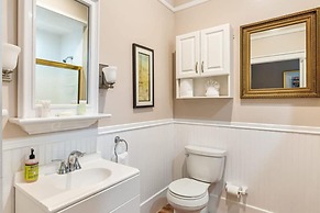 Bananas Foster by Brightwild Epic Guesthouse