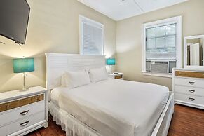 Bananas Foster by Brightwild Epic Guesthouse