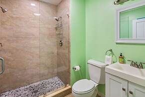 Bananas Foster by Brightwild Epic Guesthouse