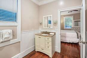 Bananas Foster by Brightwild Epic Guesthouse