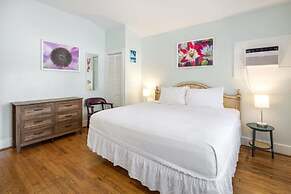 Bananas Foster by Brightwild Epic Guesthouse