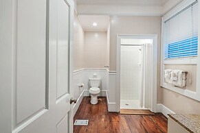 Bananas Foster by Brightwild Epic Guesthouse