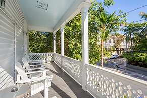 Bananas Foster by Brightwild Epic Guesthouse