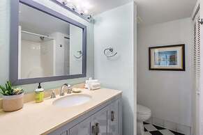 Pool View Pvt Balcony Samana Cay Suite