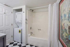 Pool View Pvt Balcony Samana Cay Suite