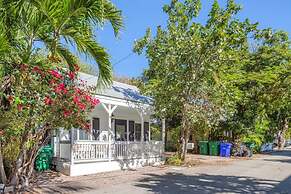 Lil Bit Adorable Conch Home on Quiet Street
