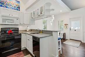 Lil Bit Adorable Conch Home on Quiet Street