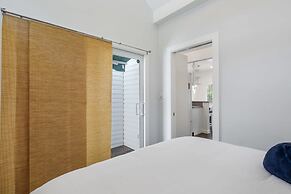 Lil Bit Adorable Conch Home on Quiet Street