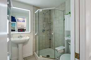 Lil Bit Adorable Conch Home on Quiet Street