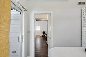 Lil Bit Adorable Conch Home on Quiet Street