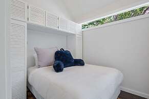 Lil Bit Adorable Conch Home on Quiet Street