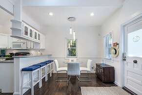 Lil Bit Adorable Conch Home on Quiet Street