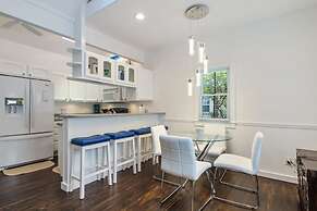 Lil Bit Adorable Conch Home on Quiet Street