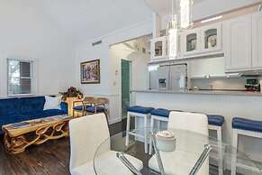 Lil Bit Adorable Conch Home on Quiet Street