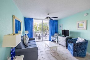The Trinidad by Brightwild Pool View Parking