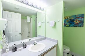 The Trinidad by Brightwild Pool View Parking