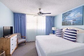 The Trinidad by Brightwild Pool View Parking