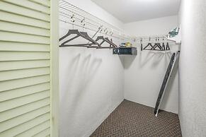 The Trinidad by Brightwild Pool View Parking