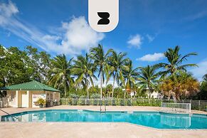 The Trinidad by Brightwild Pool View Parking