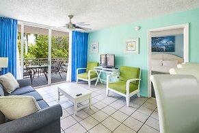 The Trinidad by Brightwild Pool View Parking