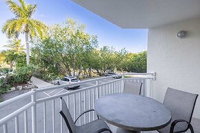 The Trinidad by Brightwild Pool View Parking