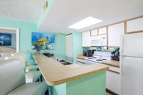 The Trinidad by Brightwild Pool View Parking