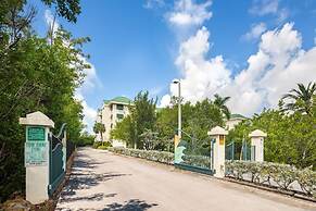 The Trinidad by Brightwild Pool View Parking