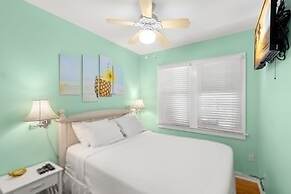 Poolside Paradise by Brightwild Heated Pool