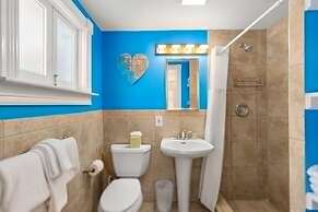 Poolside Paradise by Brightwild Heated Pool