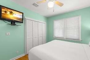 Poolside Paradise by Brightwild Heated Pool