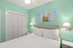 Poolside Paradise by Brightwild Heated Pool