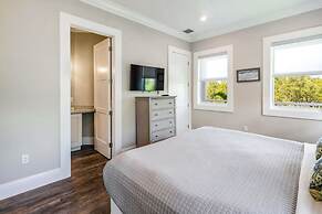 Aquaria House by Brightwild Pool Boat Dock