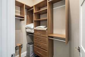 Aquaria House by Brightwild Pool Boat Dock