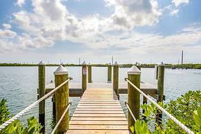 Aquaria House by Brightwild Pool Boat Dock