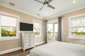 Aquaria House by Brightwild Pool Boat Dock