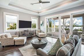 Aquaria House by Brightwild Pool Boat Dock