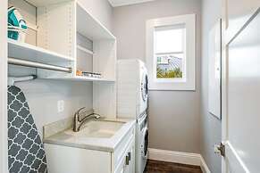 Aquaria House by Brightwild Pool Boat Dock