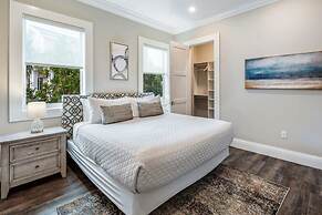 Aquaria House by Brightwild Pool Boat Dock