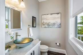 Aquaria House by Brightwild Pool Boat Dock