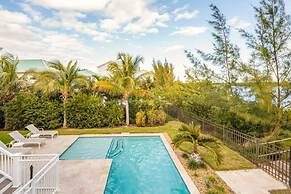 Aquaria House by Brightwild Pool Boat Dock