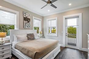 Aquaria House by Brightwild Pool Boat Dock