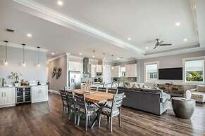 Aquaria House by Brightwild Pool Boat Dock