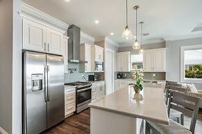 Aquaria House by Brightwild Pool Boat Dock